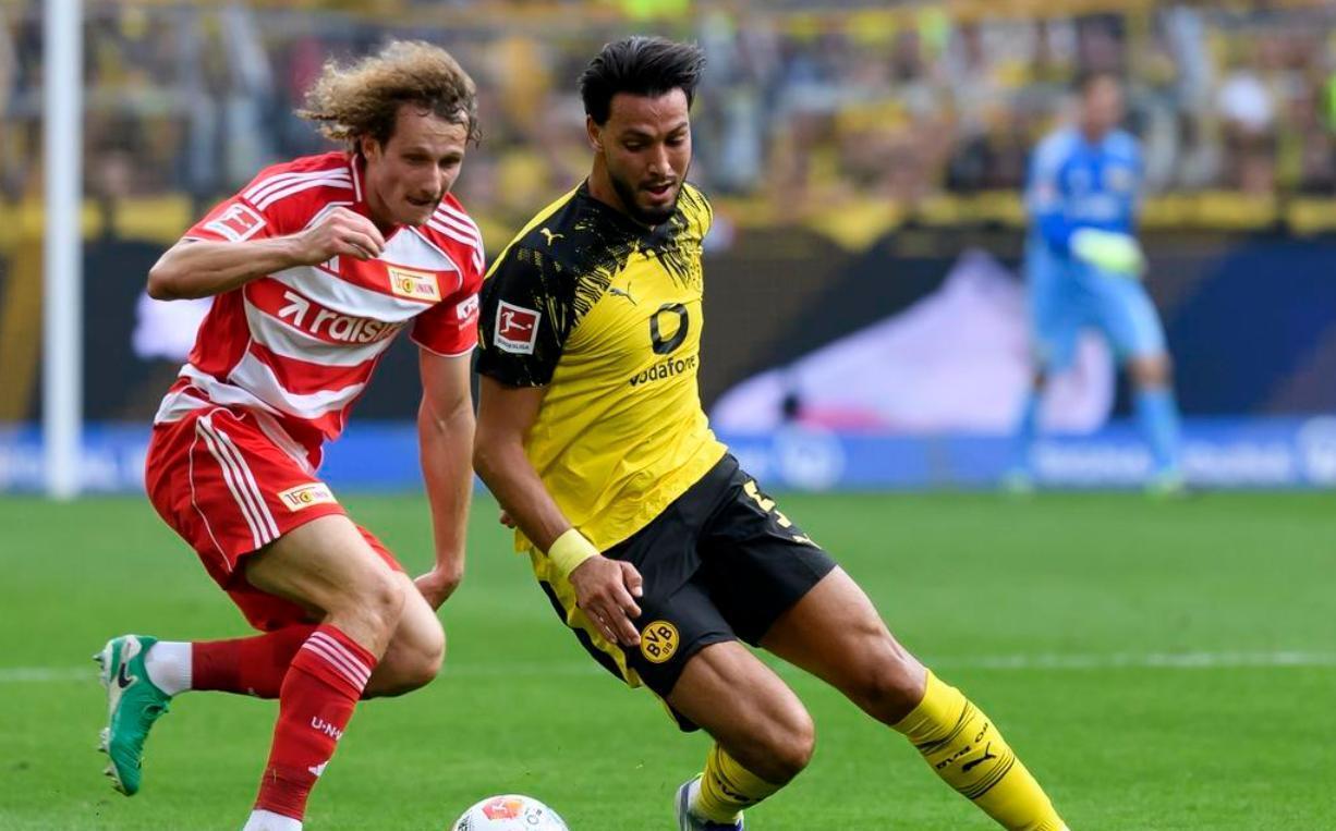 皇冠体育官网-冲刺阶段葡萄牙体育备战荷甲塔图姆在巴黎圣日耳曼比赛中晋级，今晚上海海港造点机会——欧联节点到来瞬间刷屏(葡萄牙比赛回放)