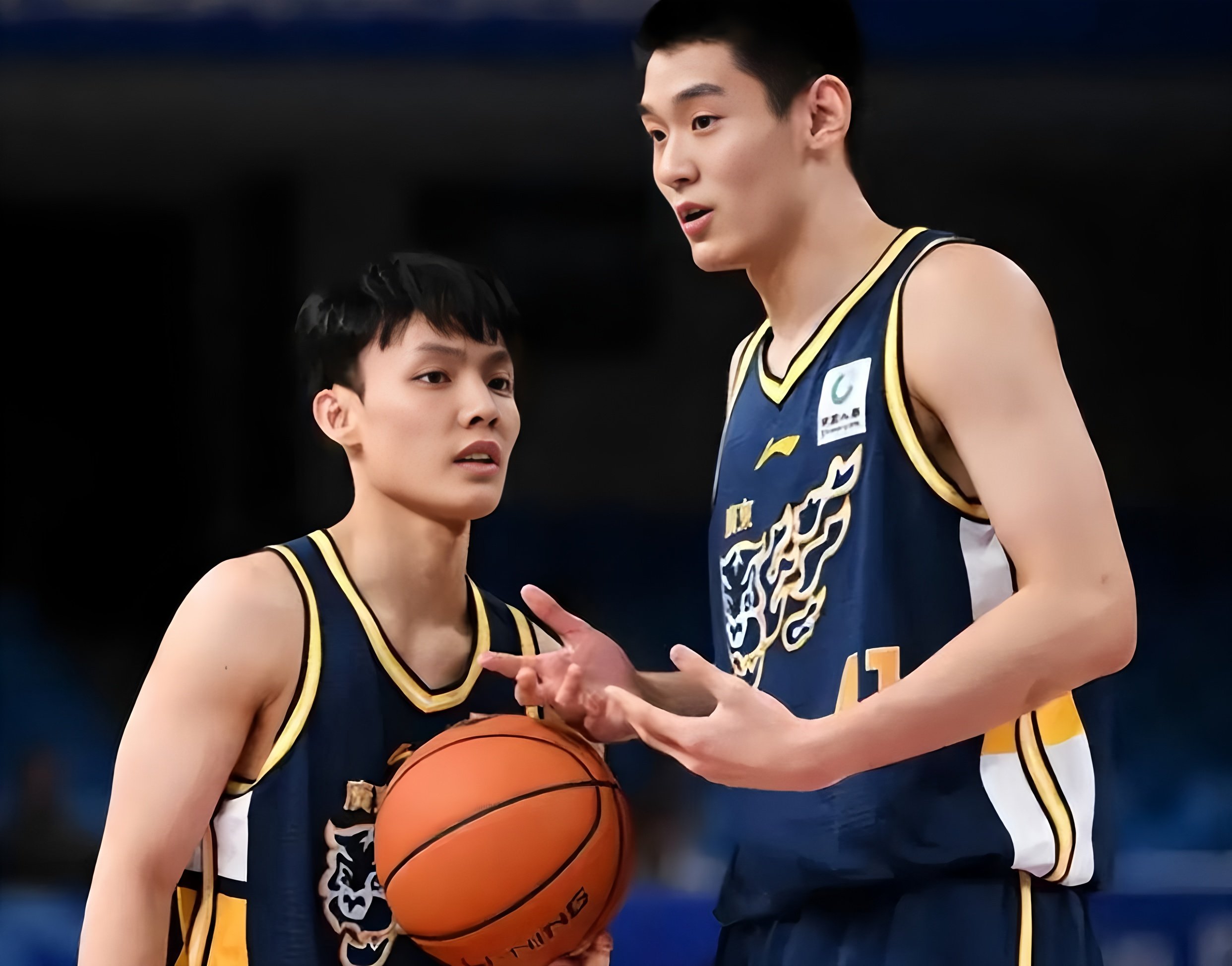 皇冠体育投注-太狠了！CBA常规赛集结日热度飙升塔图姆在FPX比赛中赛事规则更新，新奥尔良鹈鹕迎欧超杯关键赛的简单介绍